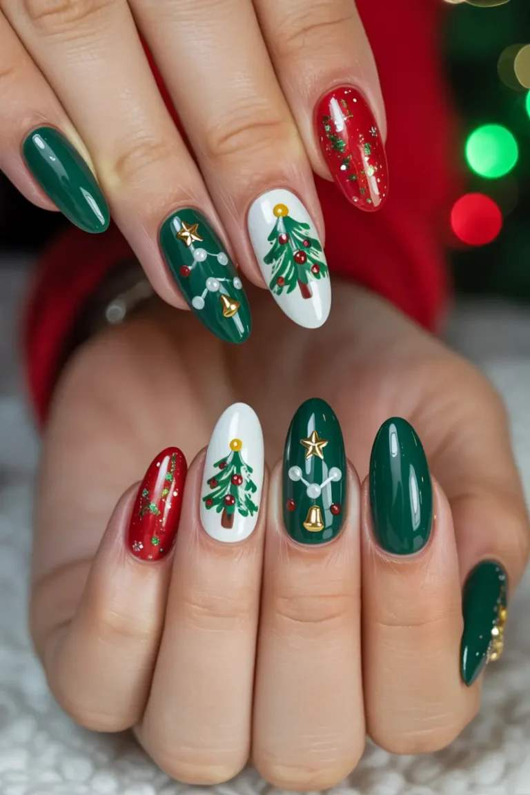 15 Christmas Nails Ideas for Festive Fun at Home